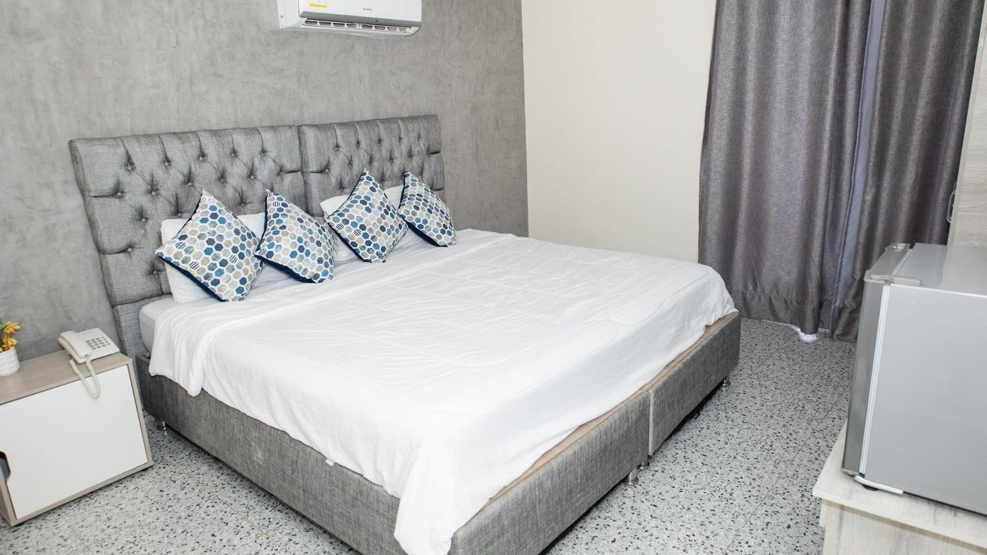 Luka Hotel 2*